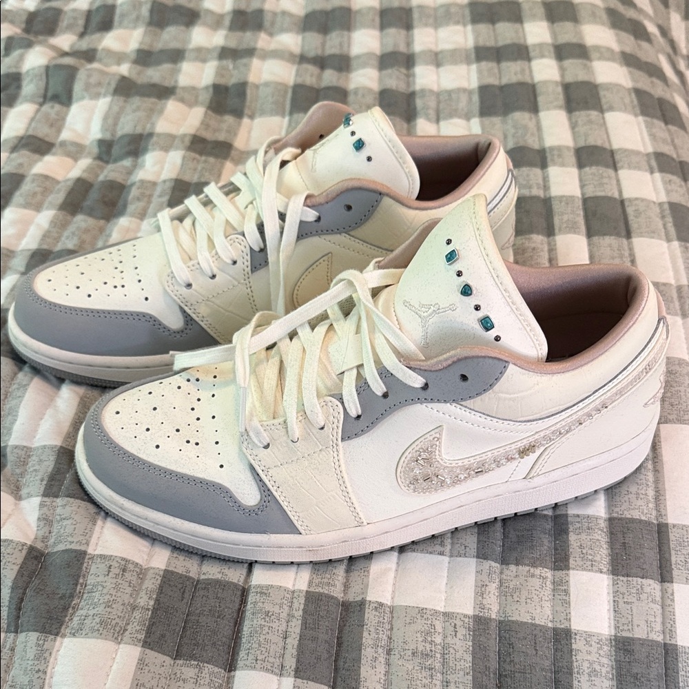 Air Jordan 1 Sail Soft Pearl *worn once* size 10.5